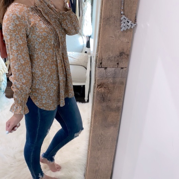 LOFT floral top size medium - Picture 3 of 8